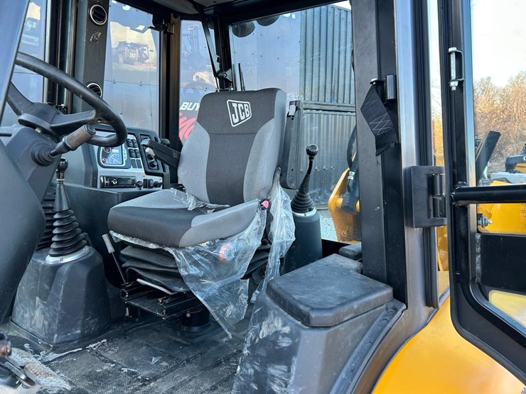 2021-jcb-3cx-image-19