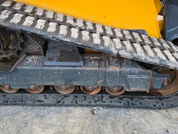 2023-deere-331g-image-11