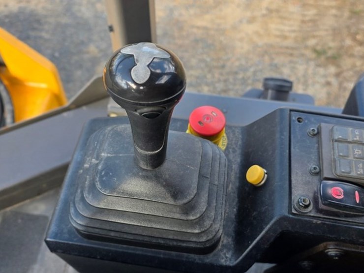 2018-volvo-sd115b-image-62