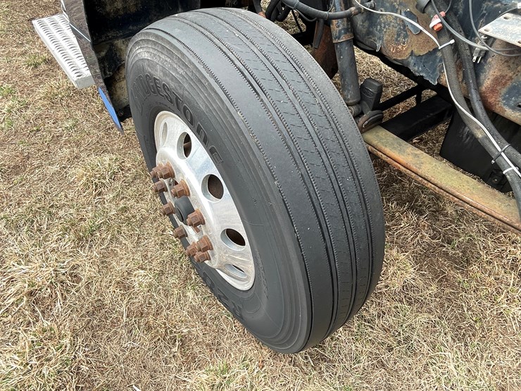 1999-peterbilt-377-image-55