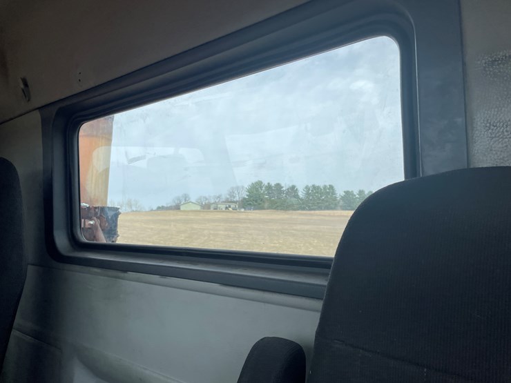 #121-•-2009-volvo-day-cab-semi-tractor-(has-wi-title)-image-78