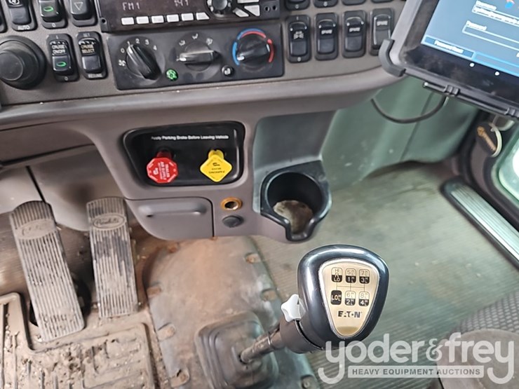 2014-peterbilt-579-image-34