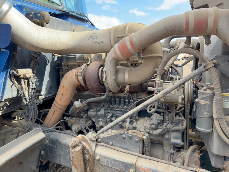 1998-mack-rd690s-image-11