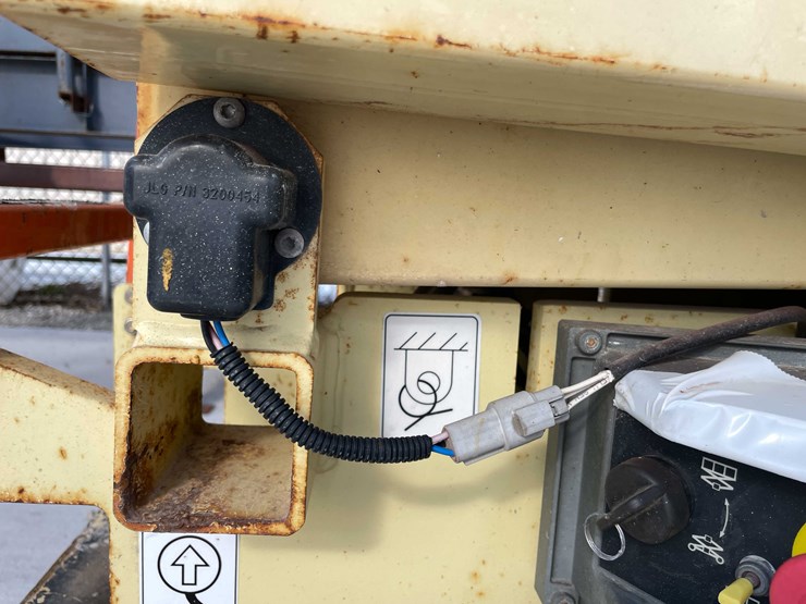 2014-jlg-2630es-image-13