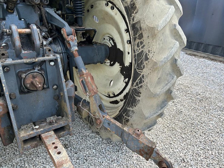 new-holland-tm135-image-14