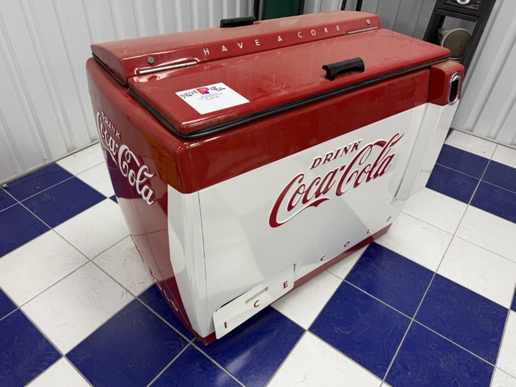 coca-cola-cmd-d-top-open-chest-style-vintage-cooler-image-1