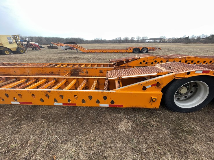 #155-•-2005-delavan-semi-truck-auto-hauler-trailer-(delay-in-title)-image-11