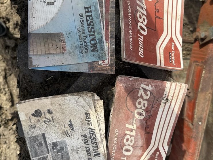 hesston-tractor-2805-image-23