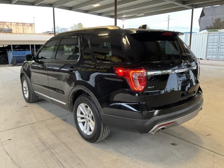 2016-ford-explorer-xlt-image-5