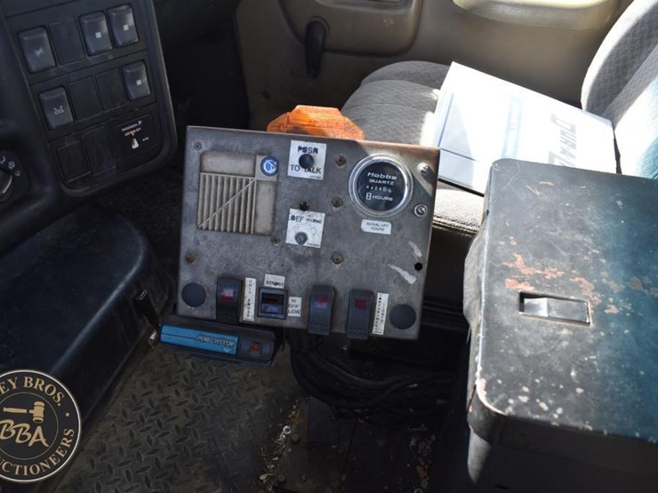 2005-gmc-topkick-image-28