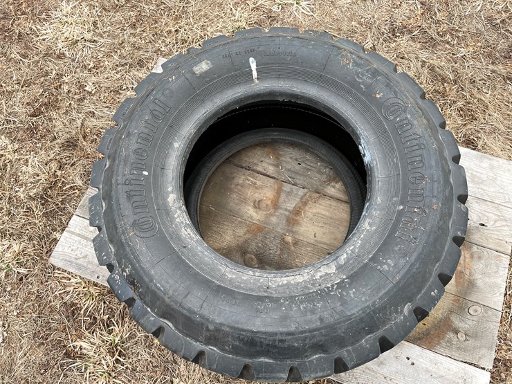 #10750-•-continental-300/75-15-forklift-tire-image-4