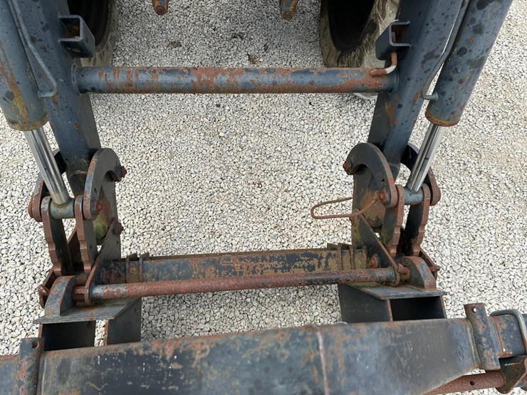 new-holland-tm135-image-10