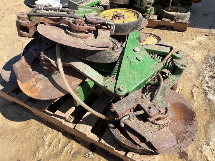 #3956-•-(12)-john-deere-single-disc-culters-image-9