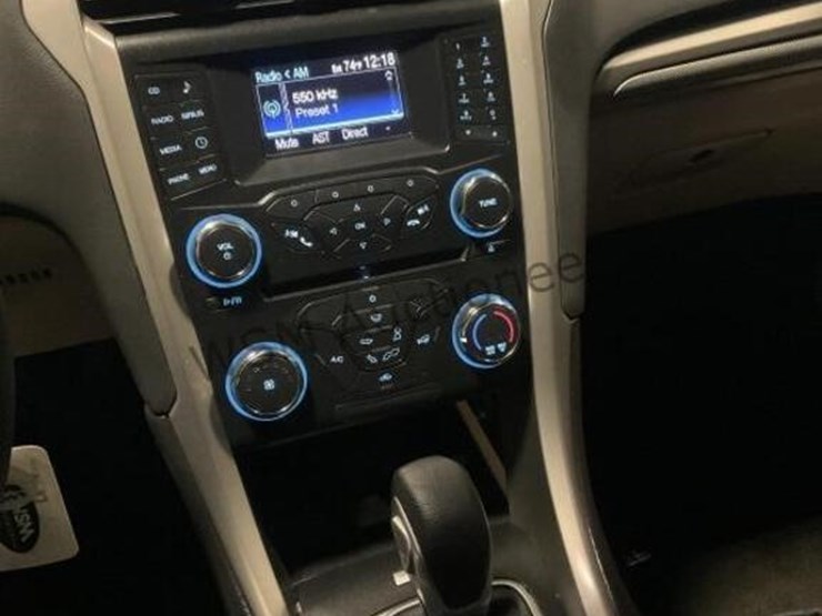 2014-ford-fusion-se-sdn-image-19