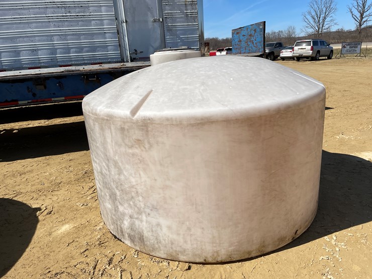 #3963-•-1,300-gallon-water-tank-image-3