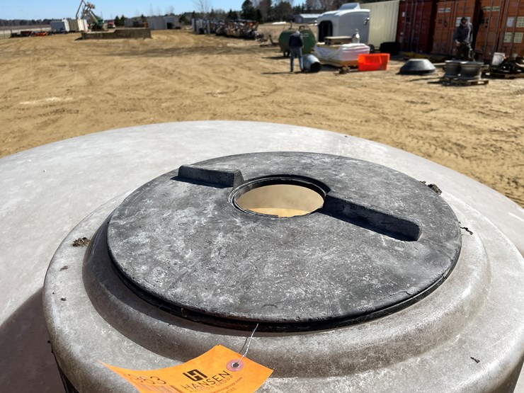 #3963-•-1,300-gallon-water-tank-image-6