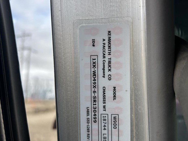 2025-kenworth-w900-image-67