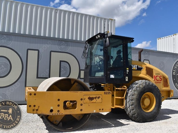 2015-caterpillar-cs66b-image-5