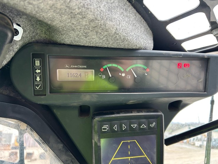 2020-deere-332g-image-21