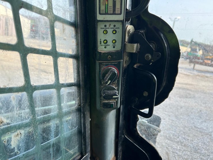 new-holland-c190-image-24