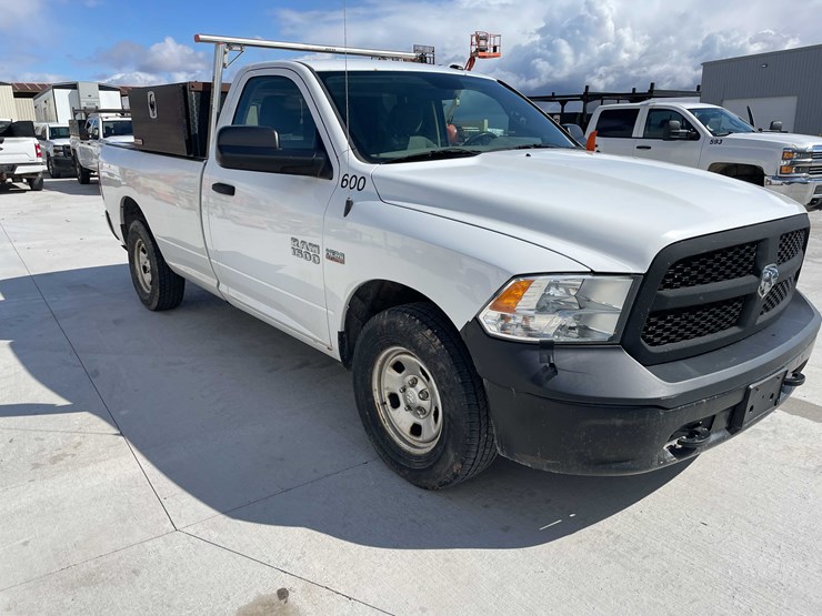 2015-dodge-1500-image-3