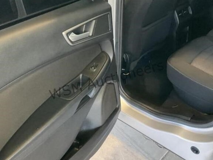 2017-ford-edge-se-image-25