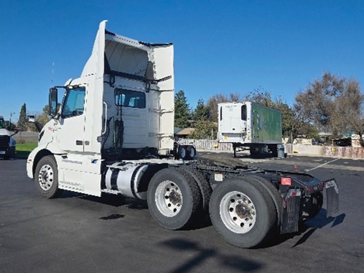 2020-volvo-vnr300-image-2