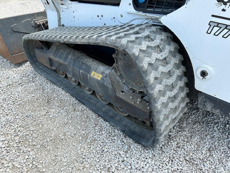 2022-bobcat-t770-image-16
