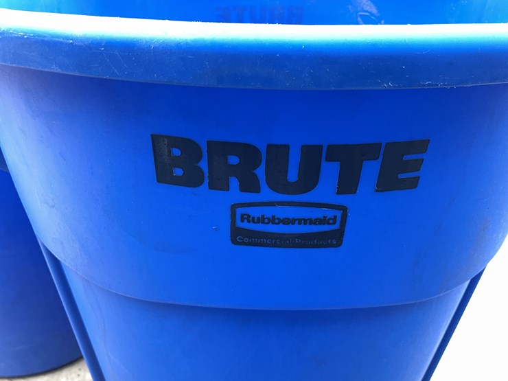#3946-•-(2)-rubbermaid-brute-55-gallon-trash-barrels-image-8
