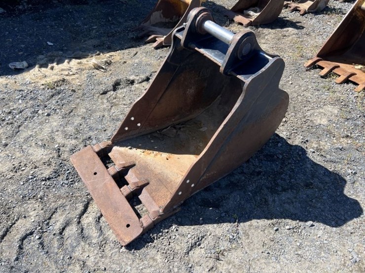 cat-24"-dig-bucket-w/cutting-edge-image-1