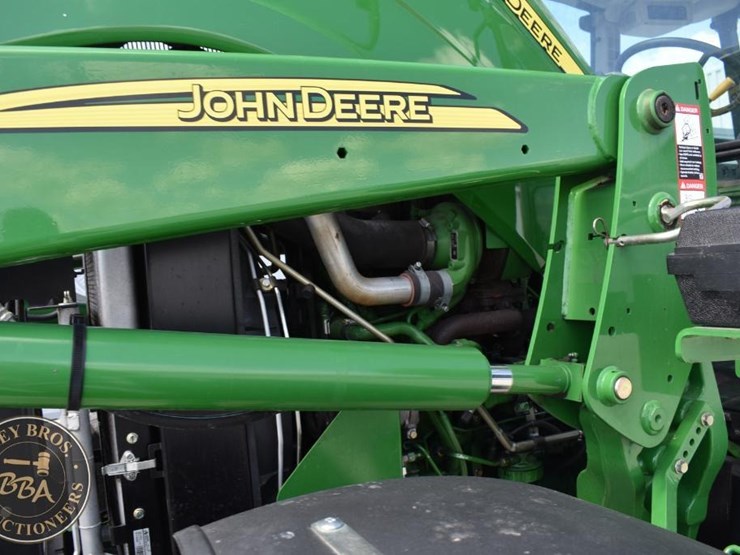 2014-john-deere-6140d-image-31