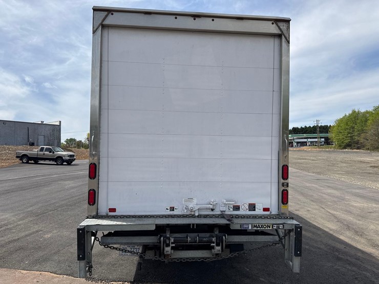 2022-isuzu-nrr-image-4