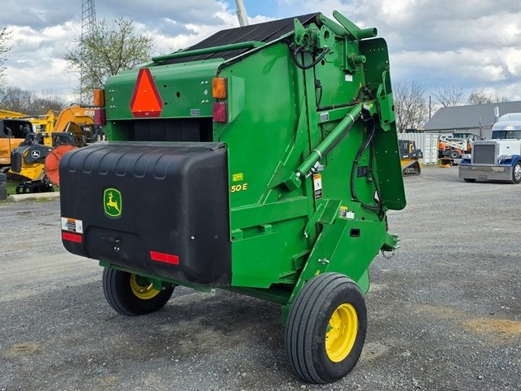 2020-john-deere-450e-image-3
