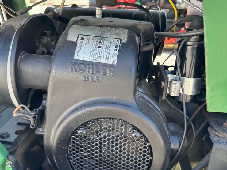 john-deere-208-image-4