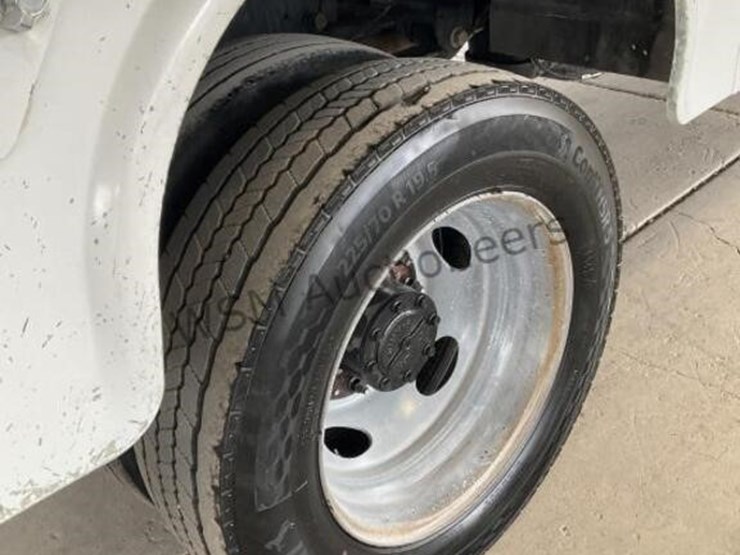 2017-ford-f550-image-8