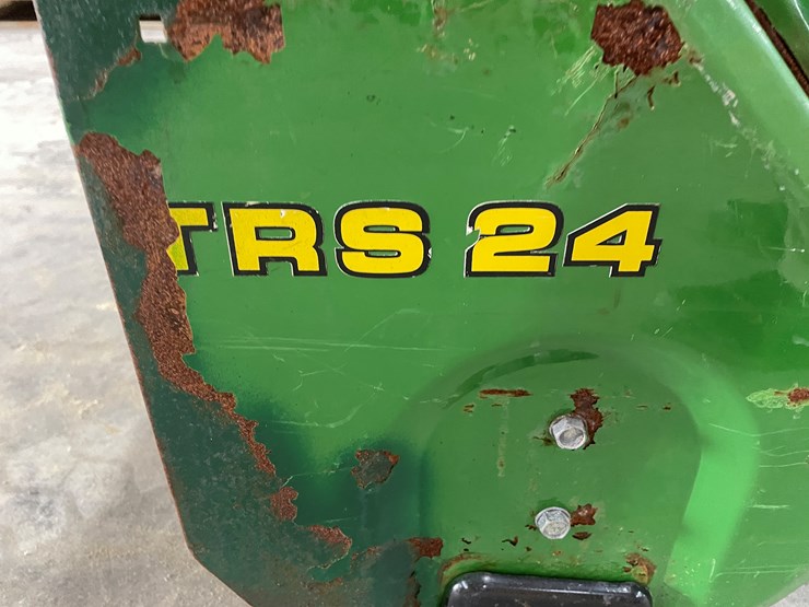 #3968-•-john-deere-trs24-snowblower-image-8