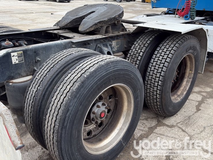 2018-peterbilt-579-image-28