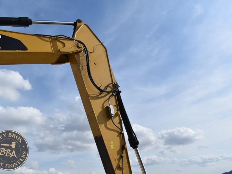 2019-caterpillar-326fl-image-21