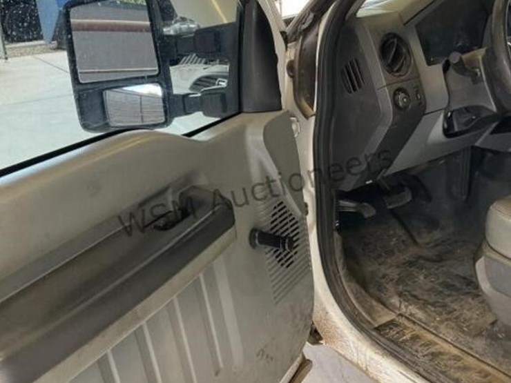 2011-ford-f250-image-24