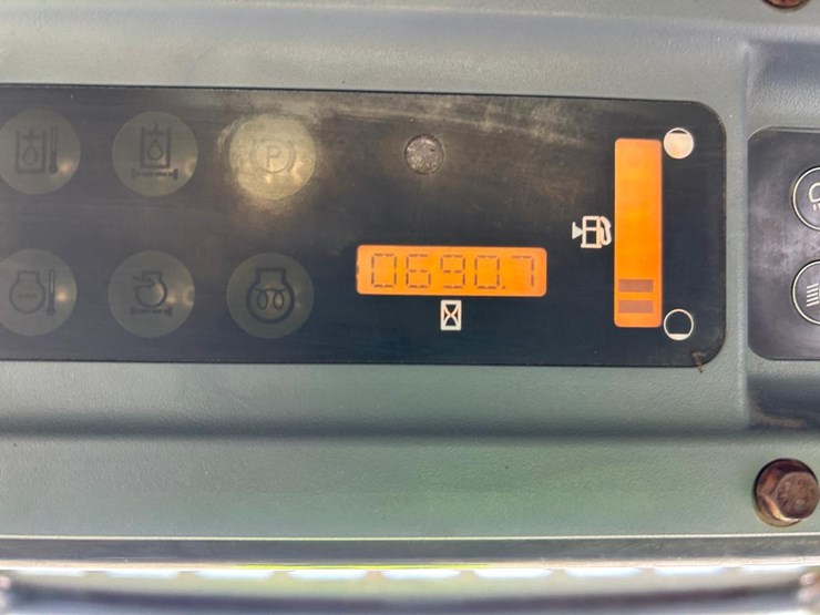 new-holland-l180-image-18