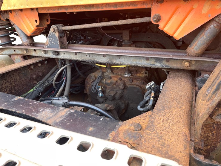 #122-•-2009-volvo-day-cab-semi-tractor-(has-wi-title)-image-24