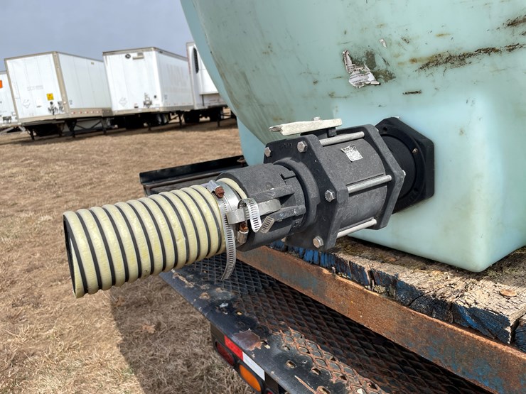 #212-•-900-gallon-poly-tank-on-heavy-duty-skid-image-9