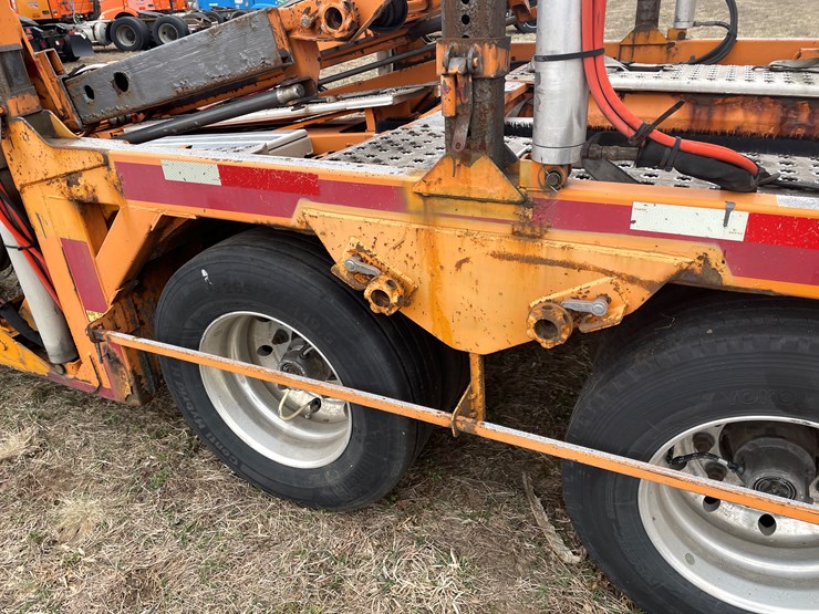 #110-•-2014-volvo-car-hauler-semi-and-trailer-(has-wi-title)-image-42