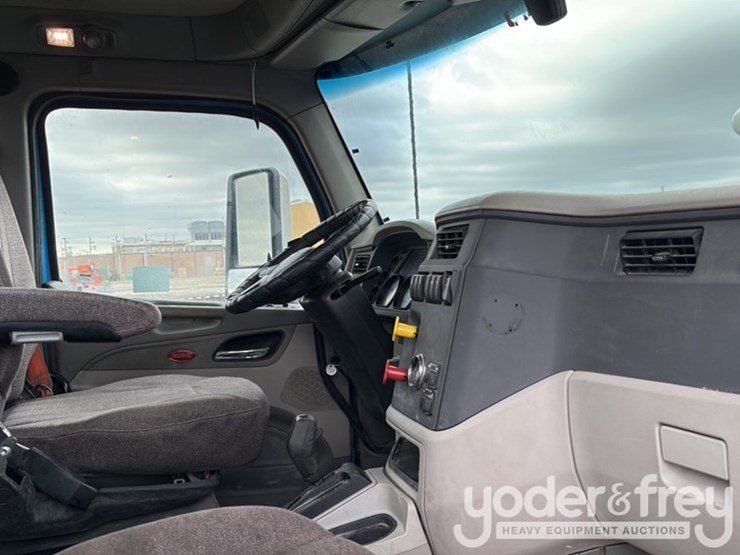 2018-peterbilt-579-image-101