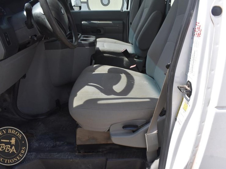 2014-ford-e250-image-11
