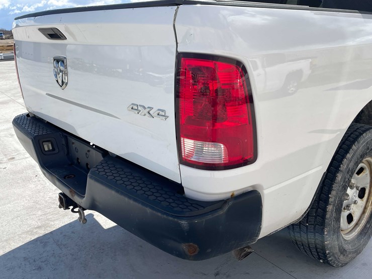 2015-dodge-1500-image-24