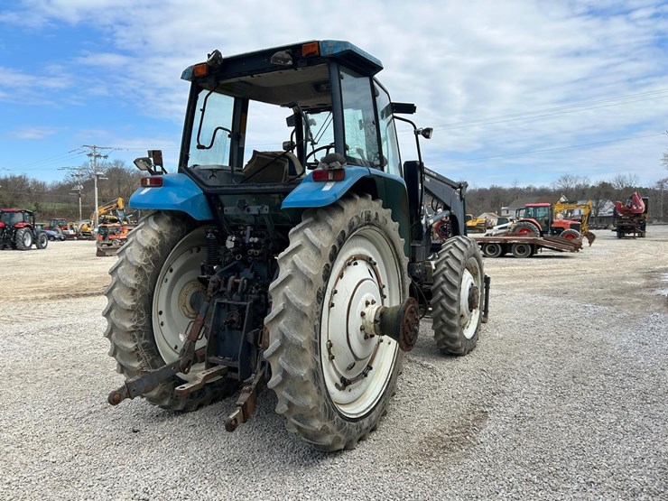 new-holland-tm135-image-4