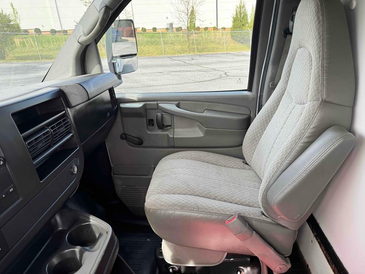 2009-chevrolet-3500-image-27