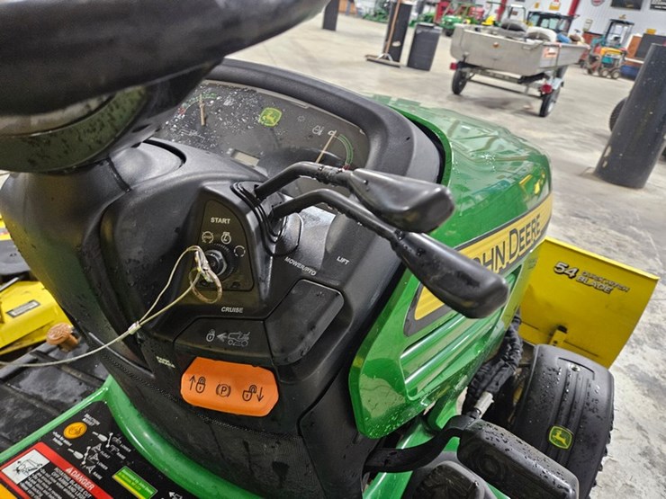 john-deere-x720-image-32