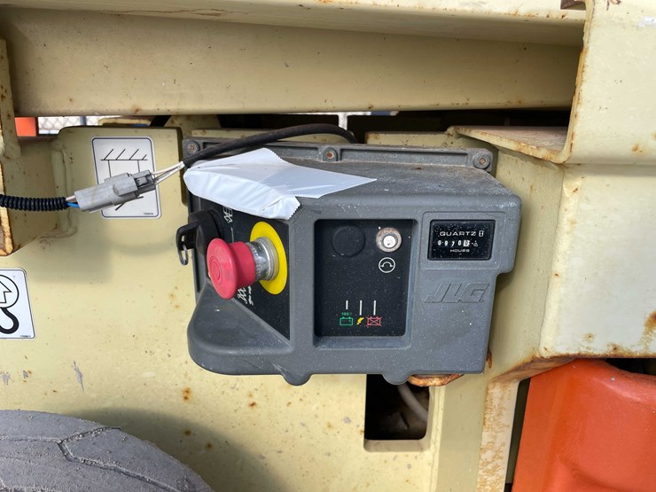 2014-jlg-2630es-image-11